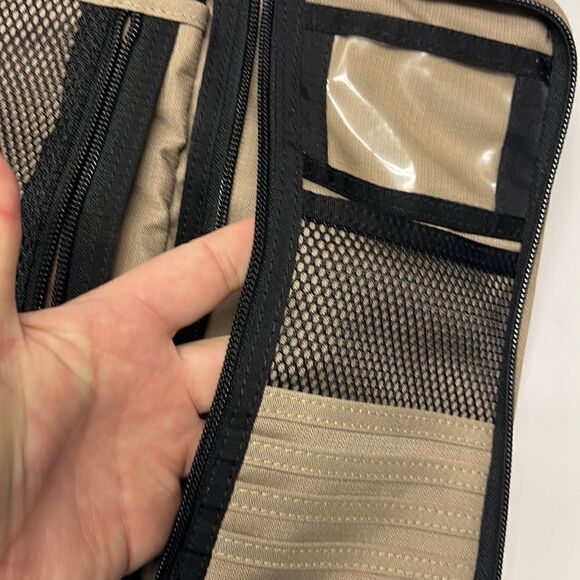 L. L. Bean Tan Unisex Single or Family Passport & Documents Organizer w/Handle - Picture 12 of 16